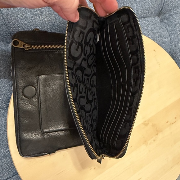 UGG Black Leather Toiletry Pouch with Branded Plaque - Picture 7 of 10